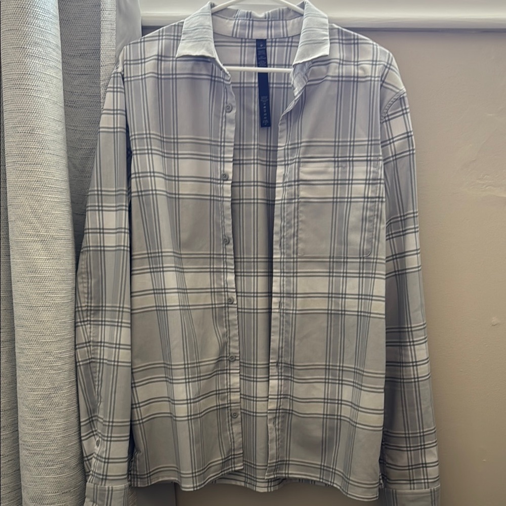 Lulu Lemon Gray Plaid Button-Up Shirt